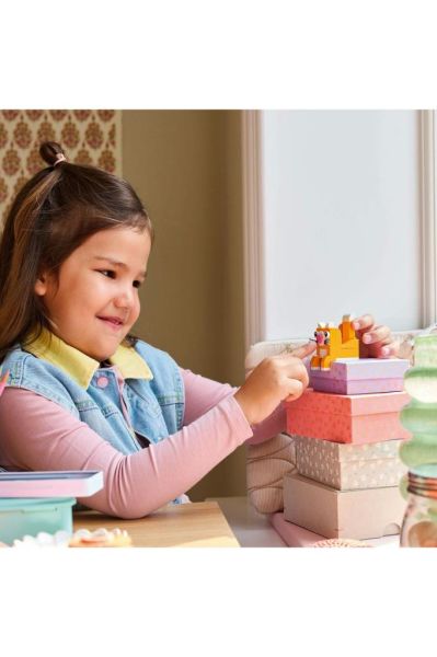 LEGO ® Classic Yaratıcı Mutlu Kutu 11042 - 5 Yaş ve Üzeri Oyuncak Yapım Seti (680 Parça)