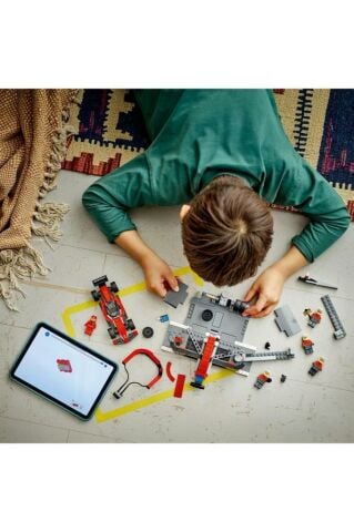 LEGO ® City Ferrari Arabalı F1® Pit Stop ve Pit Ekibi 60443 -6 Yaş ve Üzeri Oyuncak Yapım Seti (322P)