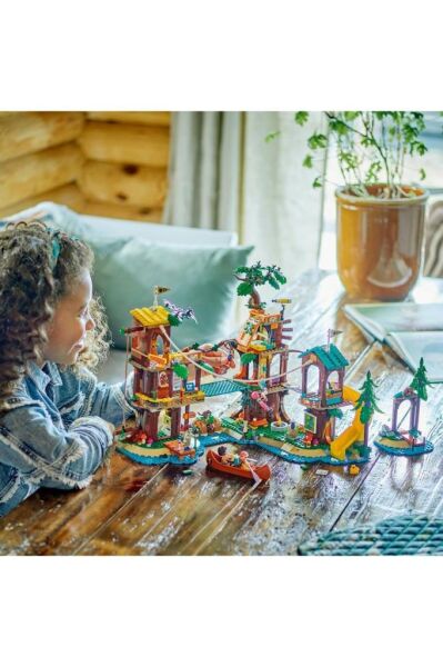 LEGO Friends Macera Kampı Ağaç Ev 42631 - 8 Yaş ve Üzeri Çocuklar için Leo, Aliya, Jamila ve