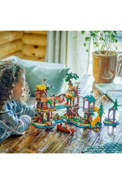 LEGO Friends Macera Kampı Ağaç Ev 42631 - 8 Yaş ve Üzeri Çocuklar için Leo, Aliya, Jamila ve