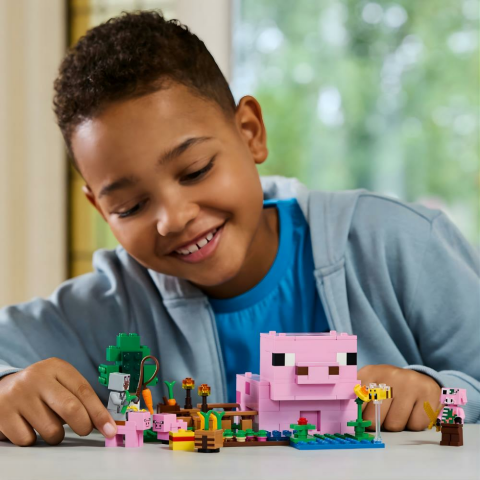 LEGO® Minecraft® Yavru Domuz Evi Çocuklar için Hayvanlı Yapım Oyuncağı 21268