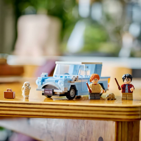 LEGO Harry Potter Uçan Ford Anglia 76424 - 7 Yaş ve Üzeri Harry Potter Hayranları için Harry Potter ve Ron Weasley Minifigürü İçeren Koleksiyonluk Yaratıcı Oyuncak Yapım Seti (165 Parça)