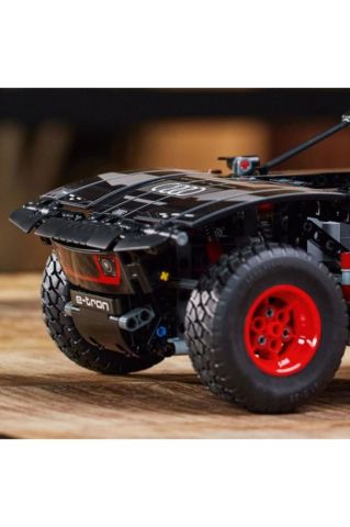 LEGO Technic 42160 Audi Rs Q E-tron (914 Parça)