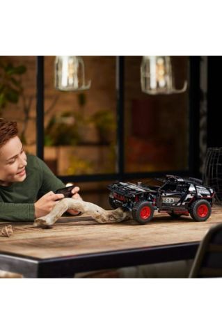 LEGO Technic 42160 Audi Rs Q E-tron (914 Parça)