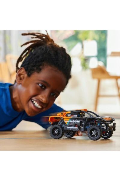 LEGO ® Technic NEOM McLaren Extreme E Race Car 42166 -  Yaratıcı Oyuncak Model Yapım Seti (252 Parça)