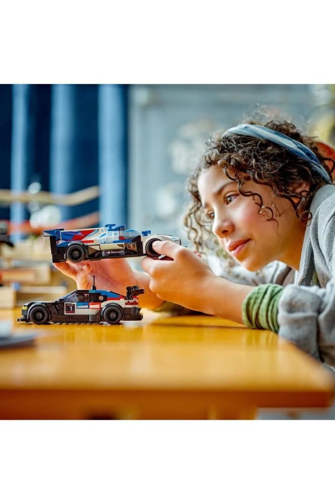 LEGO ® Speed Champions BMW M4 GT3 ve BMW M Hybrid V8 Yarış Arabaları 76922 - 9 Yaş+ İçin (676 Parça)