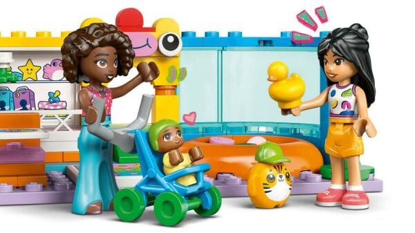 LEGO® Friends Aliya'nın Kız Kardeşinin Oyun Odası 42645