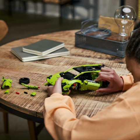 LEGO® Technic Lamborghini Huracán Tecnica 42161 Oyuncak Yapım Seti