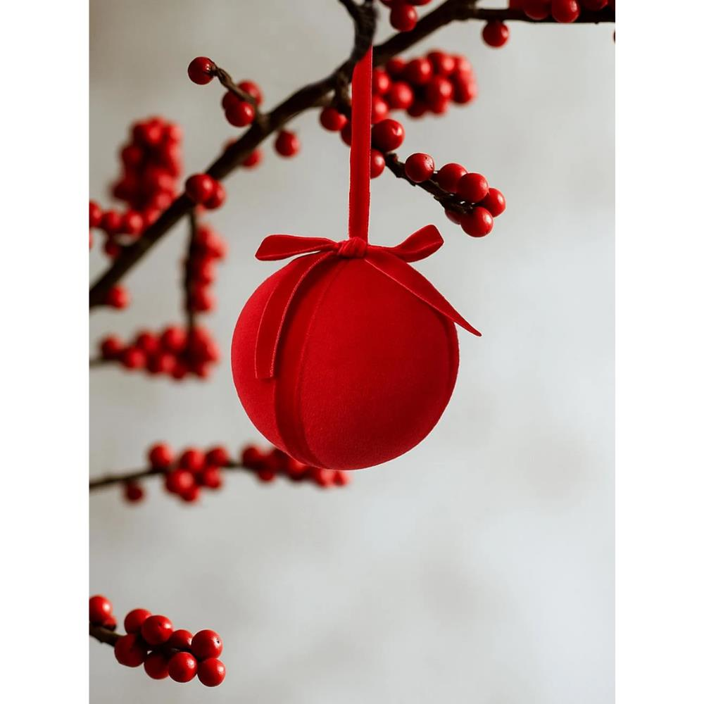 Kadife Fiyonk Detaylı Yılbaşı Ağacı Süsü – Lüks Dekoratif Top Seti Kırmızı 8 Cm 3'lü