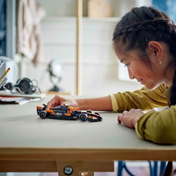 LEGO Speed Champions McLaren F1 Team MCL38 Yarış Arabası 77251 - 10 Yaş ve Üzeri Çocuklar için Yaratıcı Oyuncak Yapım Seti (269 Parça)