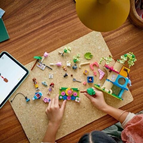 LEGO Friends Kedi Doğum Günü Partisi ve Ağaç Ev 42666 - 6 Yaş ve Üzeri Çocuklar için Yaratıcı Oyuncak Yapım Seti (321 Parça)