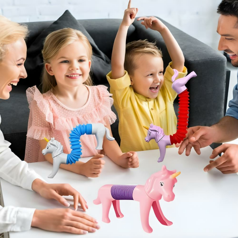 Işıklı Uzamalı Boynuzlu At