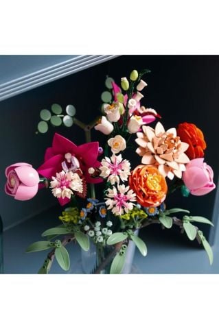 LEGO ® Botanicals Pembe Çiçek Buketi 10342 - Yetişkinler için Dekoratif Çiçek Yapım Seti (749 Parça)