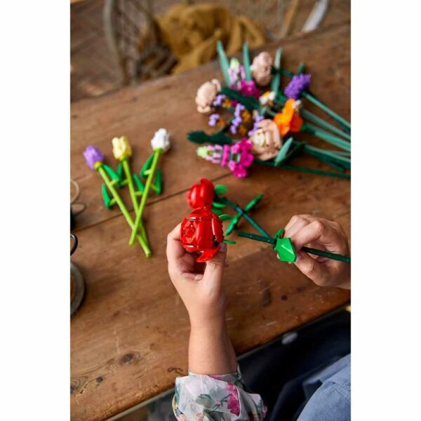 LEGO ® ICONS Çiçek Buketi 10280 - Yetişkinler İçin Koleksiyonluk Dekoratif Yapım Seti (756 Parça)