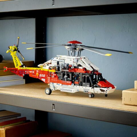 LEGO Technic Airbus H175 Kurtarma Helikopteri 42145 -  Oyuncak Yapım Seti (2001 Parça)