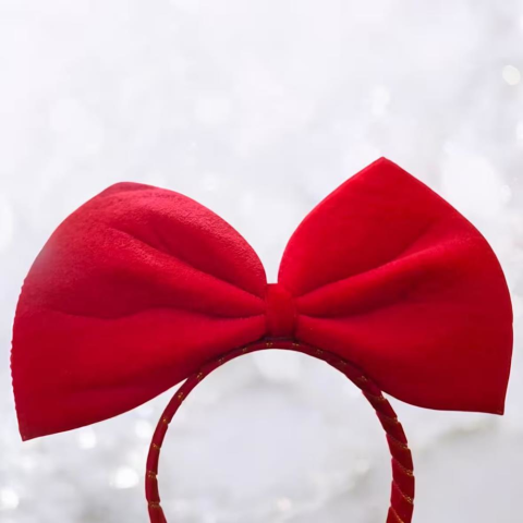 Kadife Fiyonklu Taç