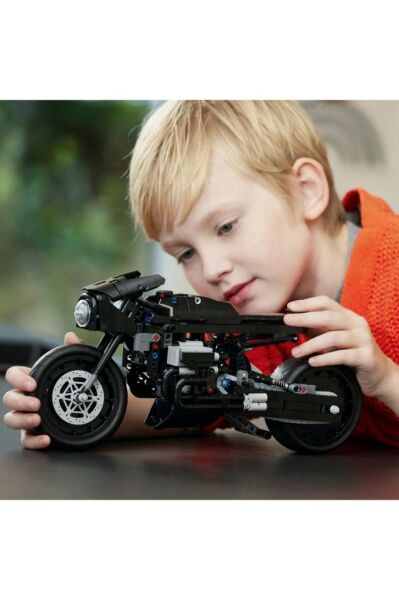 LEGO ® Technic BATMAN - BATCYCLE™ 42155 - 9 Yaş ve Üzeri Çocuklar için Oyuncak Yapım Seti (641 Parça)