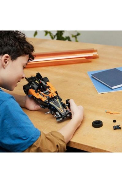 LEGO ® Technic NEOM McLaren Formula E Yarış Arabası 42169 -9 Yaş ve Üzeri İçin Yapım Seti (452 Parça)