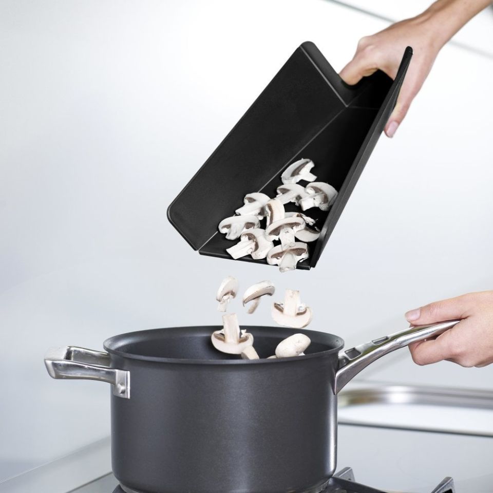 Joseph Joseph Chop2Pot™ Küçük Katlanır Kesme Tahtası - Siyah