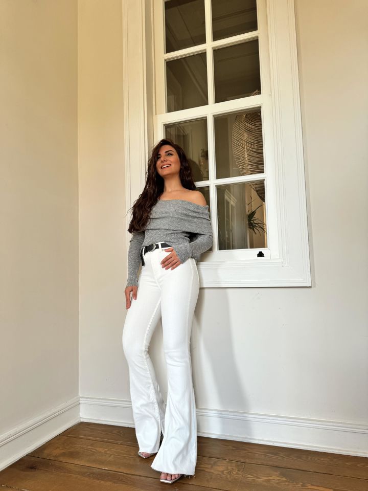 Beyaz Yırtmaçlı Flare Jean