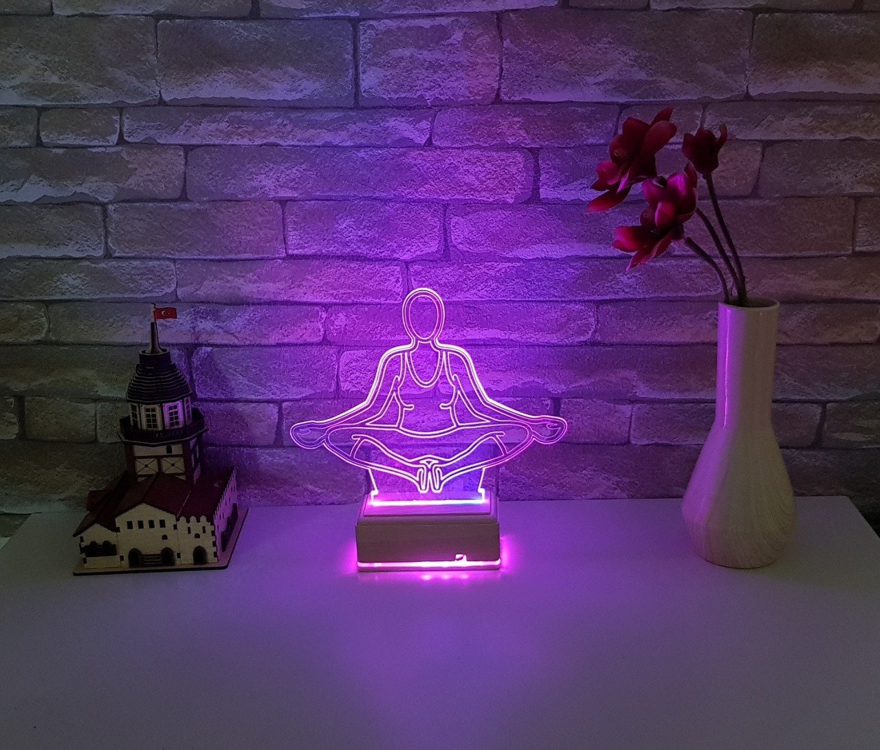 3D Yoga Severlere Özel Yoga Yapan Kadın Lamba