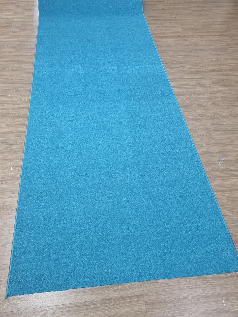 Confetti Protokol Turkuaz Kesme Yolluk Kesme Halı