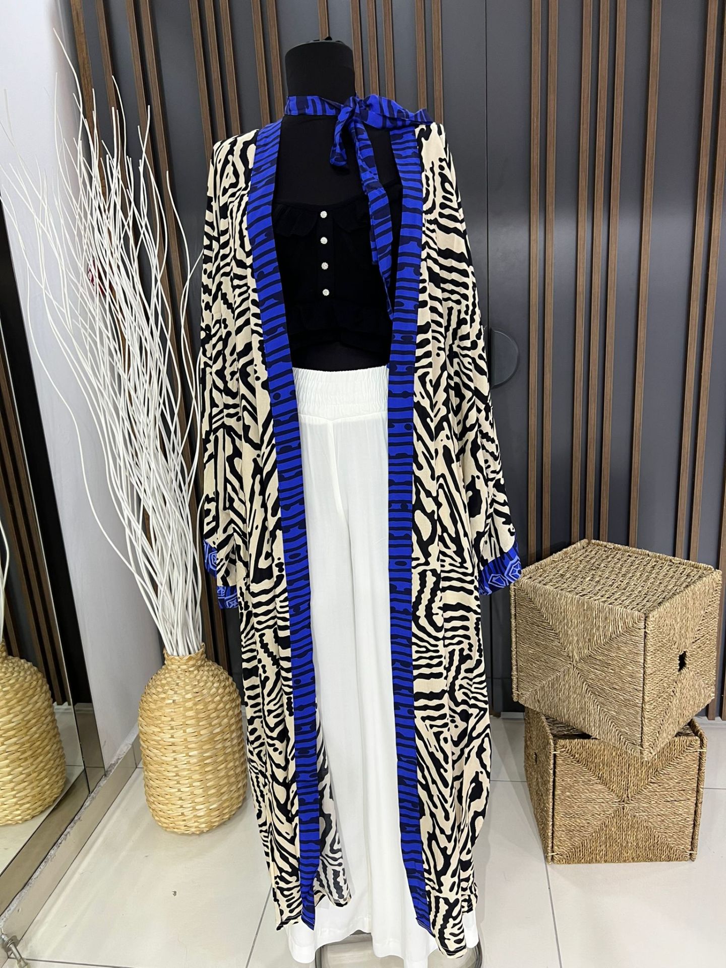 Feminine Saks Kimono