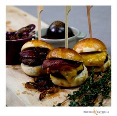 Mini Cheeseburger ,Karamelize Soğan & Cheddar İle (1 adet)