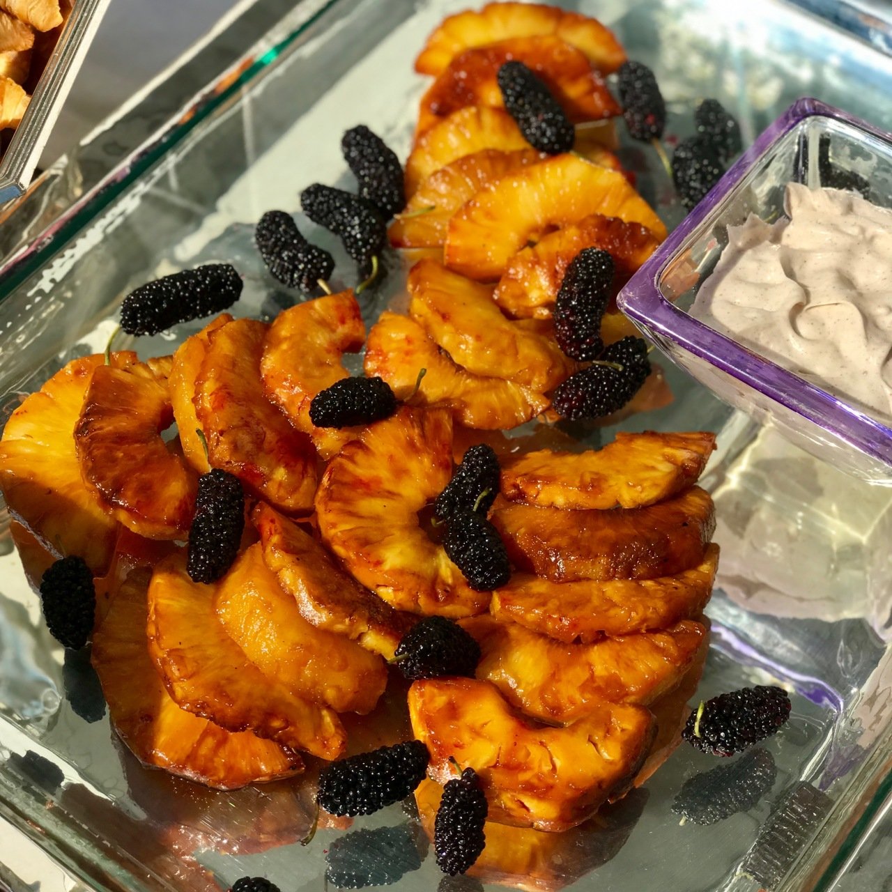 Ananas Izgara & Mascarponeli dip sos ile