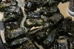 Levrek pazıya sarılı oyster sos ile ( çiftlik levreği)