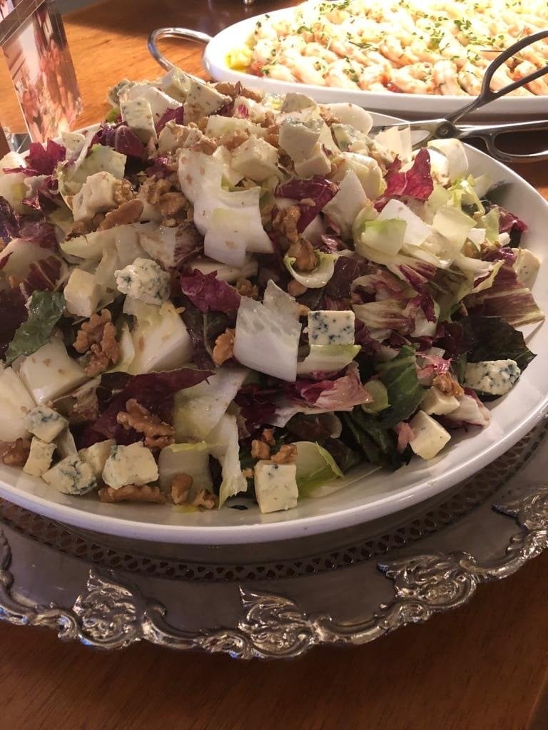 Andiv Salatası Rokfor ve Cevizli