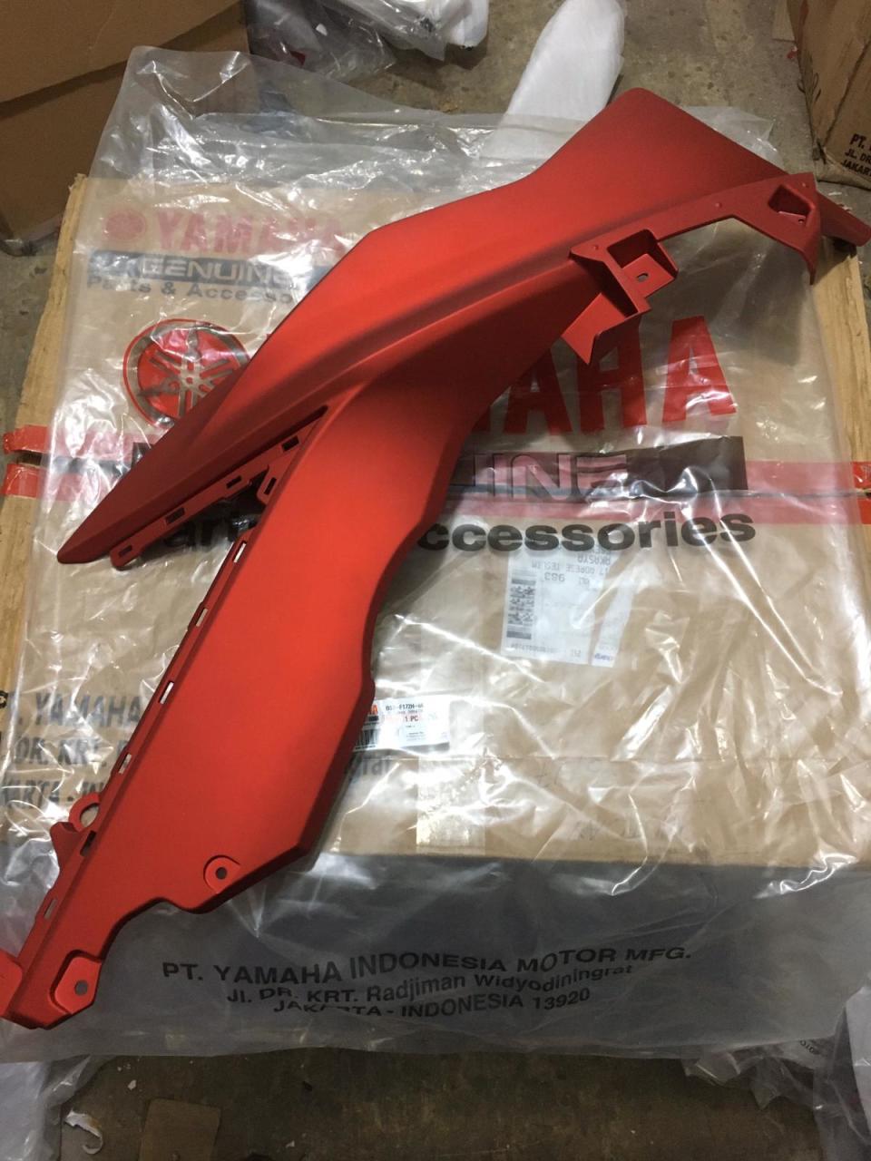 Yamaha YZF R25 2019 Sağ Yan Grenaj 4 Mat Kırmızı