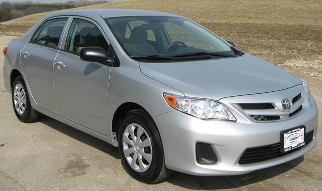 Toyota Corolla Havuz Paspas 4D 2001-2013 Siyah
