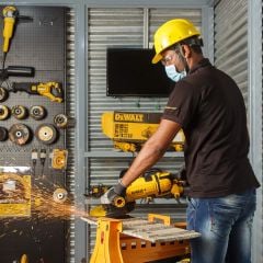 Dewalt DWE4579-QS Büyük Taşlama 2600W 230mm 6500 Dev/Dak