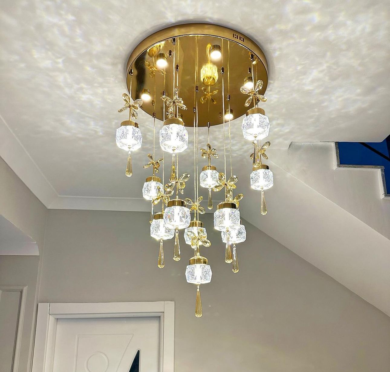 Onlu Gold Modern LED Avize - 3 Işık Renkli (Beyaz + Ilık Beyaz + Gün Işığı)