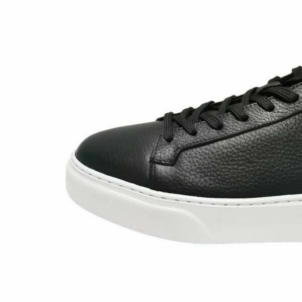 Beyaz Taban Siyah Sneaker