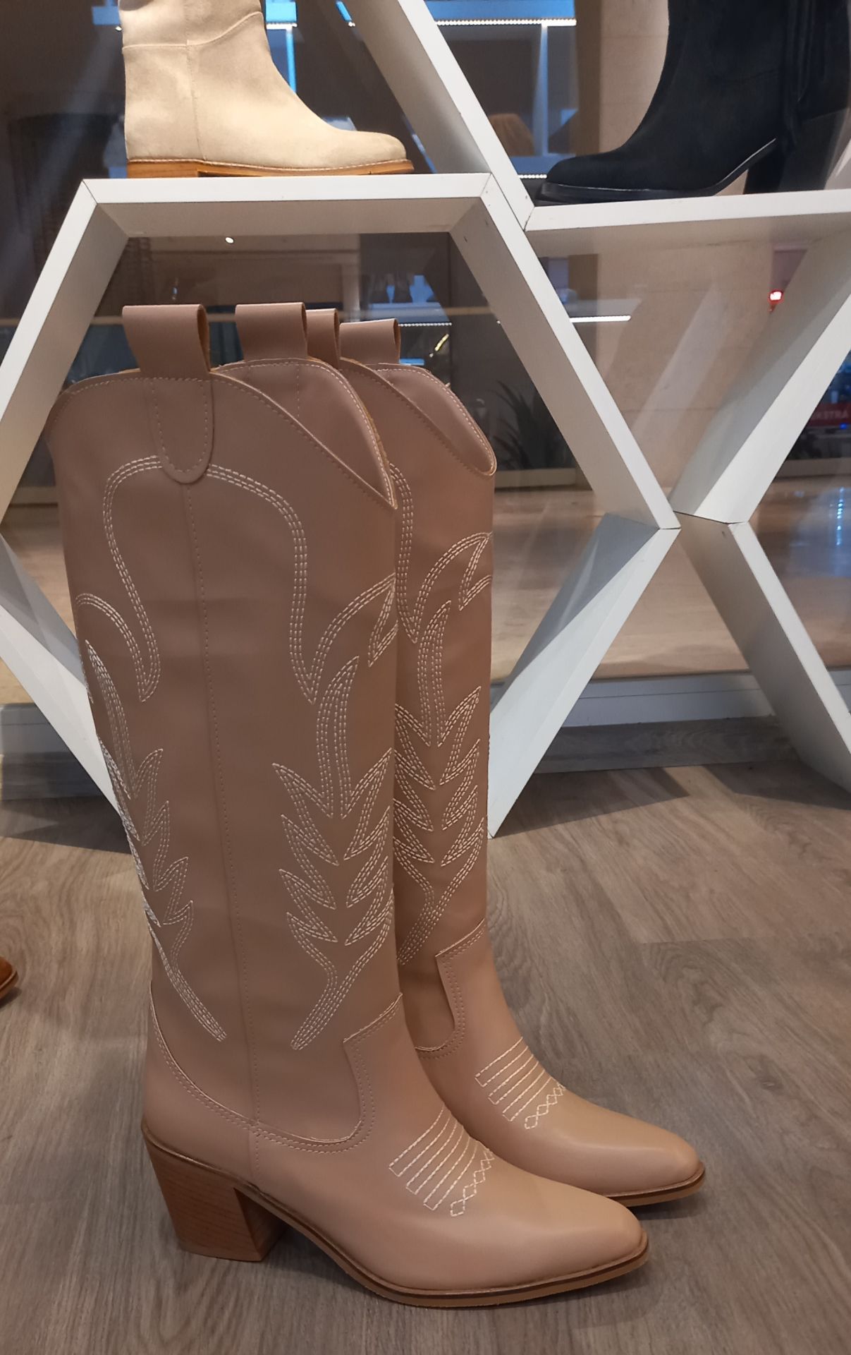 Western nakışlı nude deri çizme