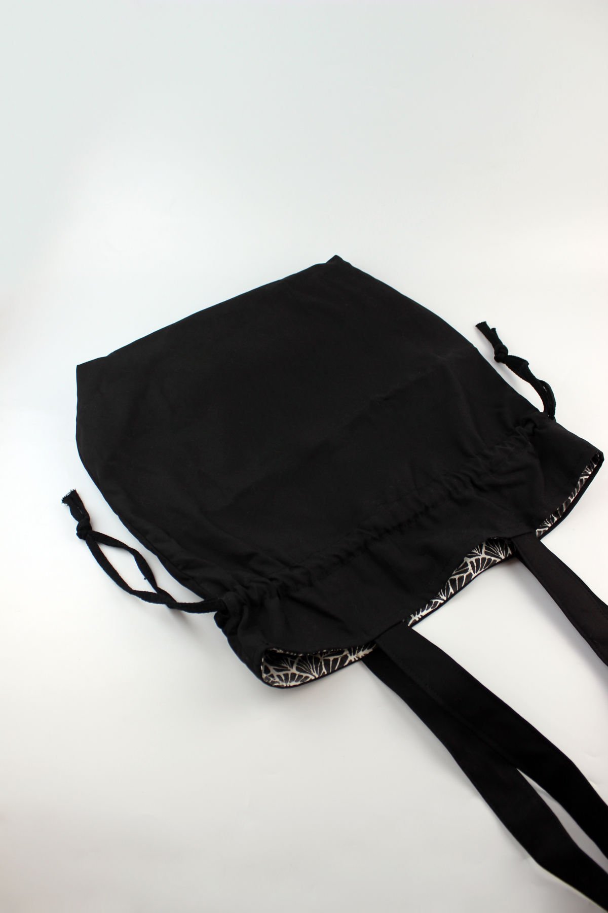 Desenli Siyah Shopper Çift Taraflı Bez Çanta 35x35x10 Cm