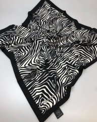 Zebra Desenli Medine İpeği Eşarp - Siyah & Beyaz