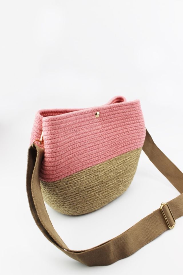 Çıtçıt Kapamalı Pembe Hasır Kadın Omuz Çantası (Vizon Askılı) 26x21x11 Cm