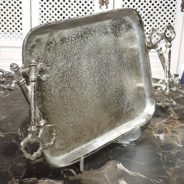 Metal Anahtar Kulplu Tepsi Gümüş