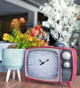 Vintage Dekoratif Tv Figürlü Masa Saati Kırmızı