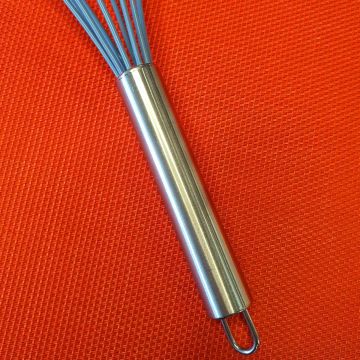 Paslanmaz Çelik Kulplu Silikon Çırpıcı Mavi 26 cm