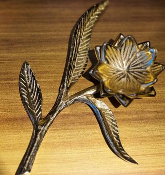 Gold Yapraklı Dekoratif Metal Çiçek 19x26cm