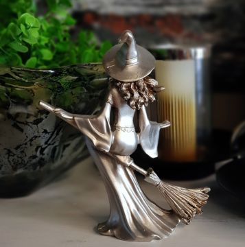 Süpürgeli Tatlı Cadı Biblo Gümüş 20cm