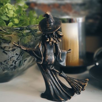 Süpürgeli Tatlı Cadı Biblo Siyah 20cm