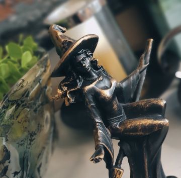 Süpürgeli Tatlı Cadı Biblo Siyah 20cm