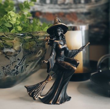 Süpürgeli Tatlı Cadı Biblo Siyah 20cm
