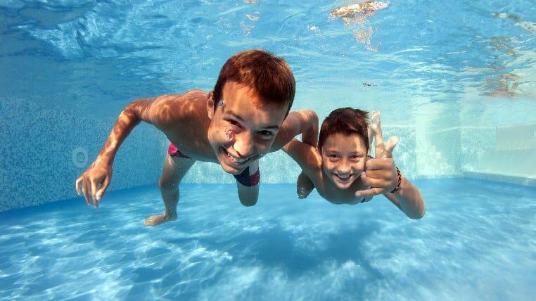 Sağlıklı ve Güvenli Bir Havuz Deneyimi İçin Havuz Kimyasalları Kullanmanın Önemi