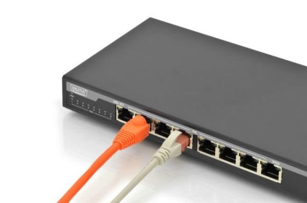 DN-95340 Gigabit Desktop PoE af/at 8-Port Switch 10/100/1000Mbps, 135W PoE Power